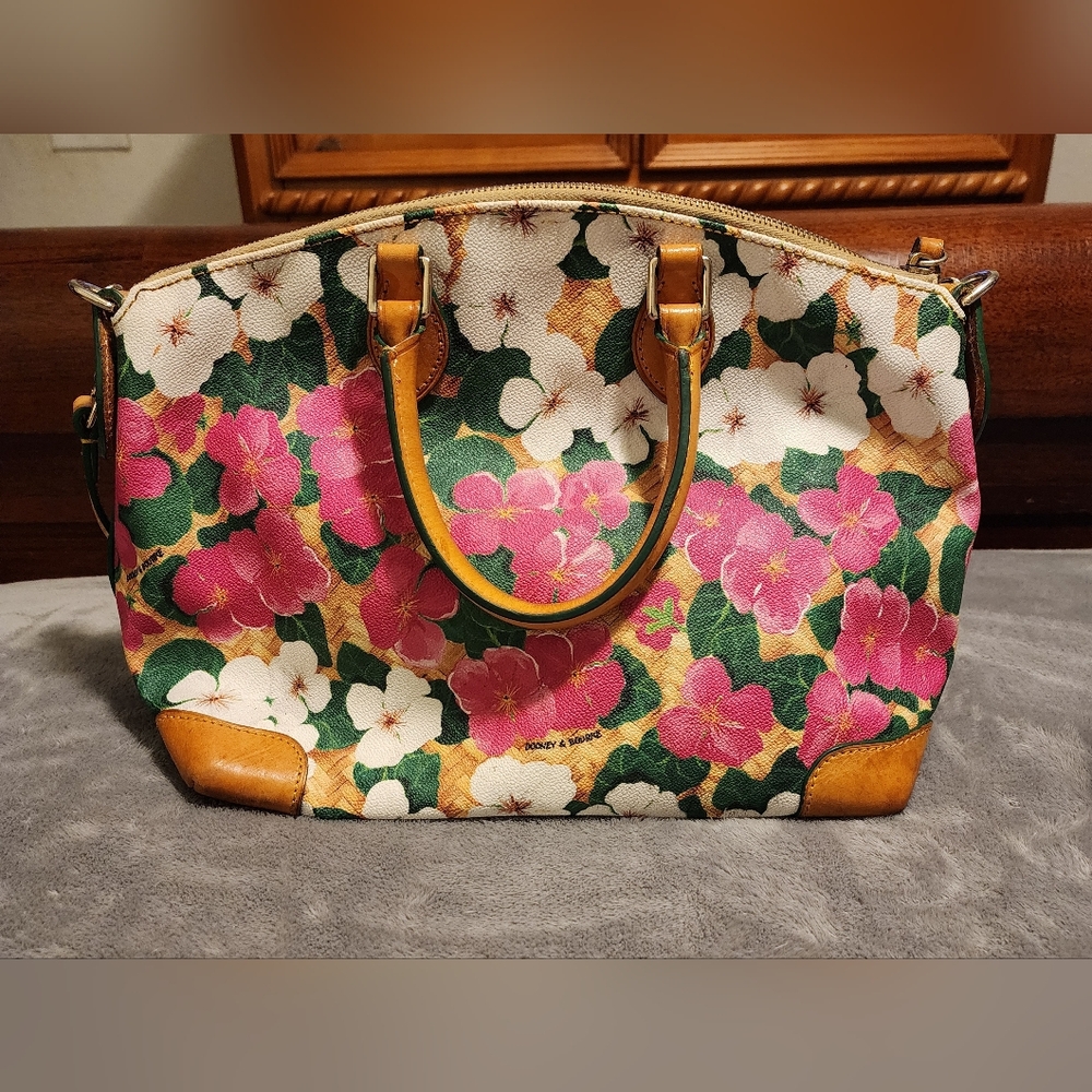 🌸 Vibrant Dooney & Bourke Hydrangea Basketweave Satchel. 🌸 - Picture 2 of 7